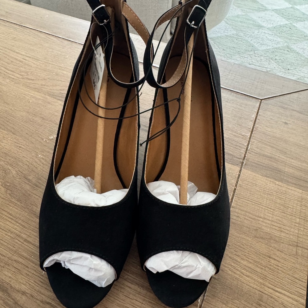 Arizona Jean Company Black Peep-Toe Ankle Strap Heels